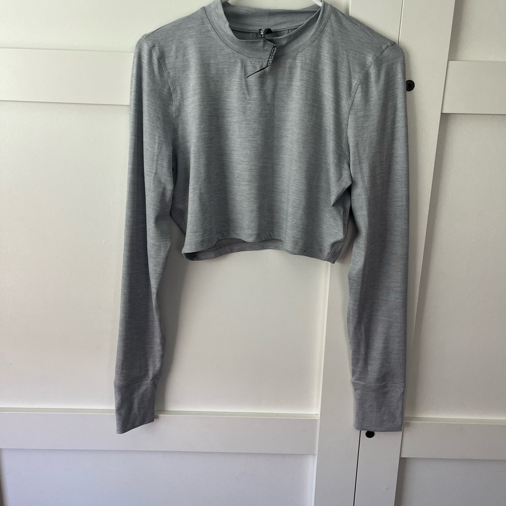 Vuori Women's Light Gray Long Sleeve Crop Top